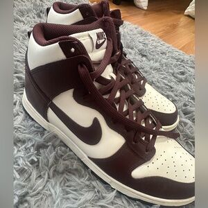 Women’s Burgundy Nike Dunks size 9.5